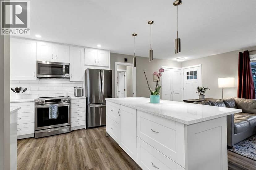 96 Alderwood Close SE — photo 10 of 40