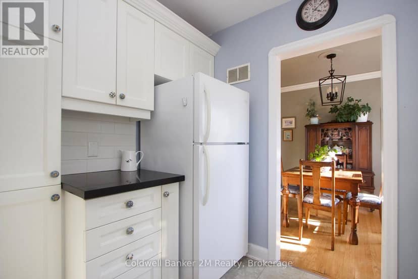 64 Harris Avenue — photo 13 of 31