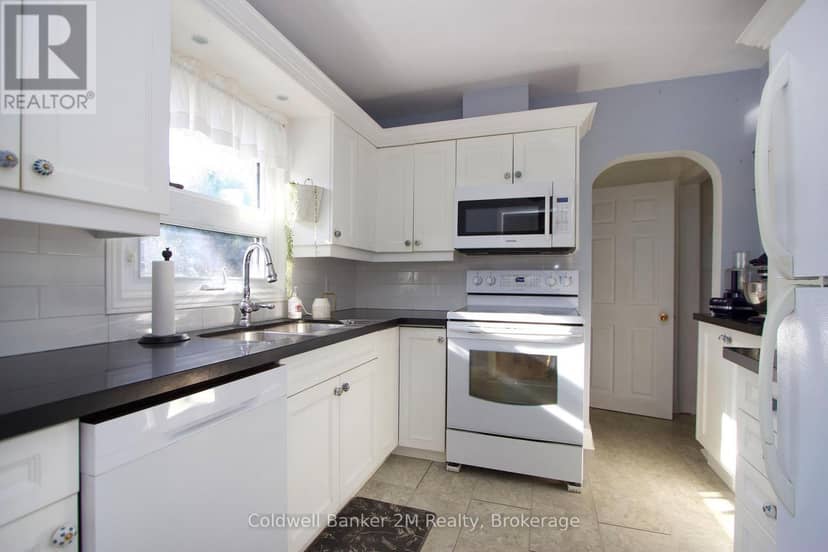 64 Harris Avenue — photo 10 of 31