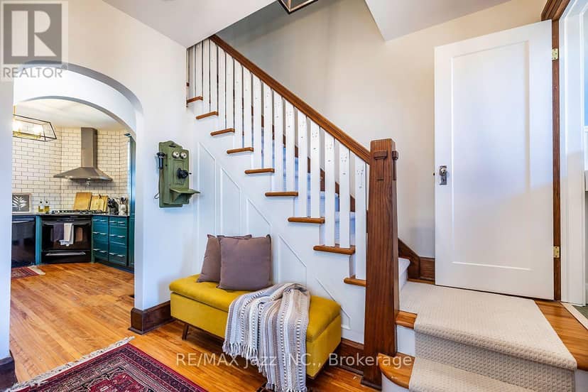 142 Adelaide Avenue W — photo 12 of 40