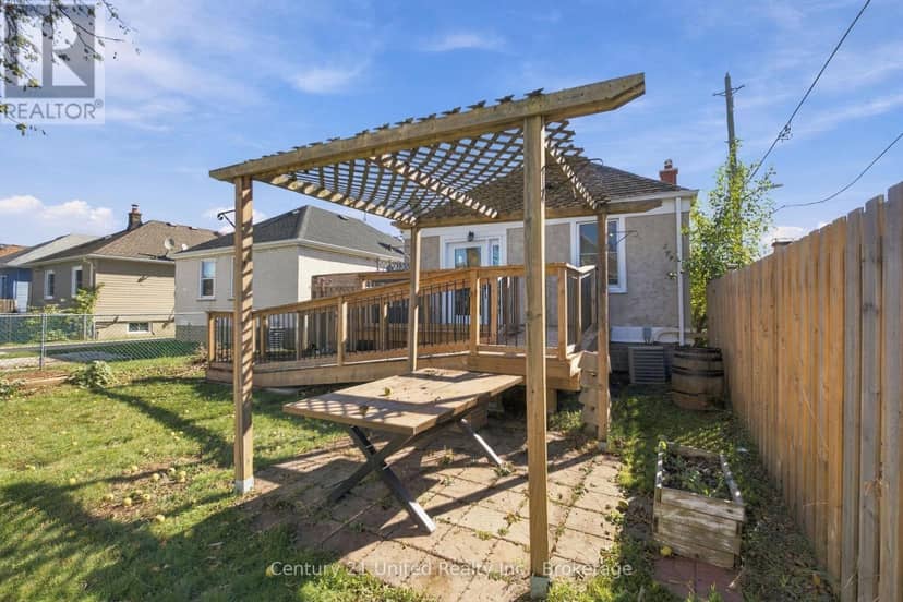 57 Sherwood Avenue — photo 30 of 32
