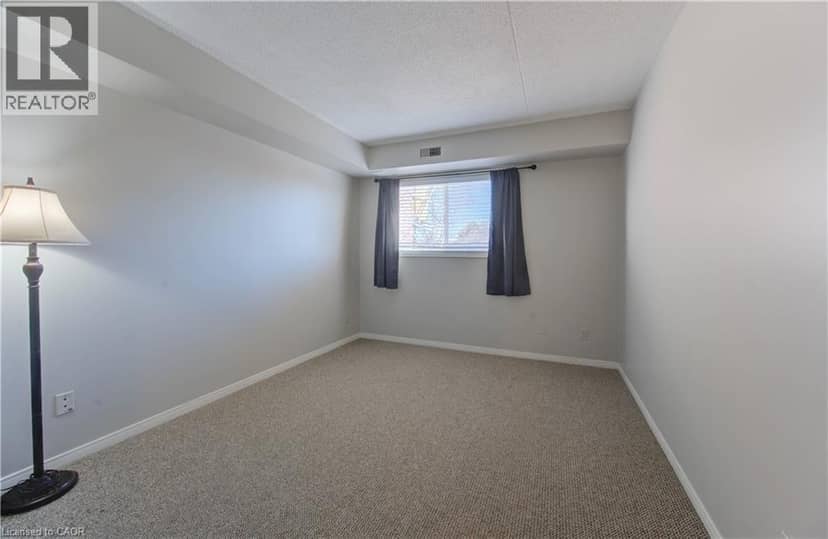 3085 KINGSWAY Drive Unit# 27 — photo 18 of 24