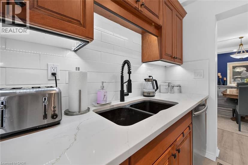 28 ROBINSON Street N Unit# 101 — photo 33 of 40