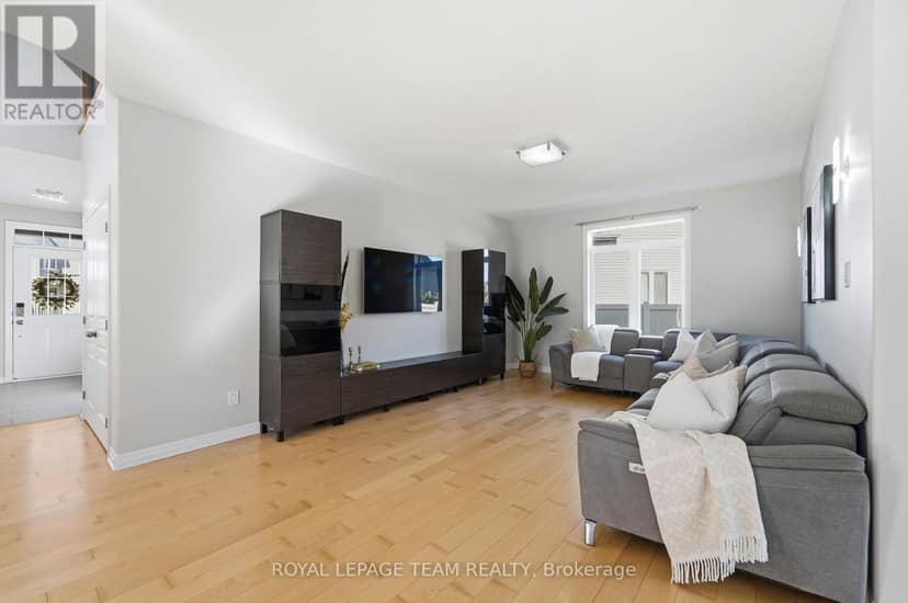 230 Dave Smith Crescent — photo 13 of 40