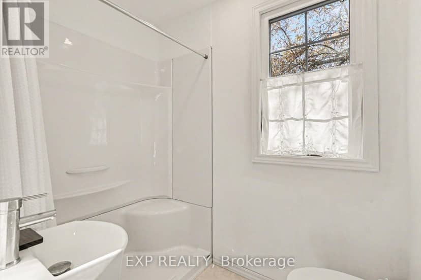 377 Allen Boulevard — photo 22 of 40
