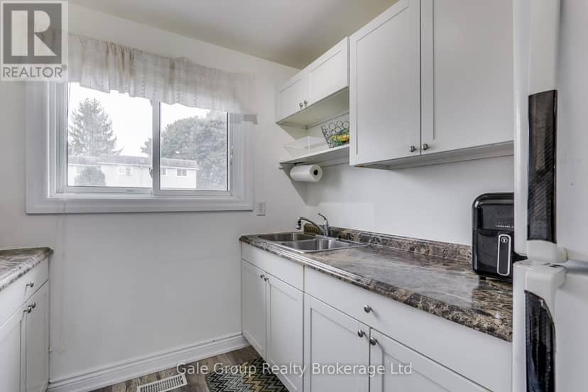 9 - 105 Springbank Avenue — photo 12 of 37