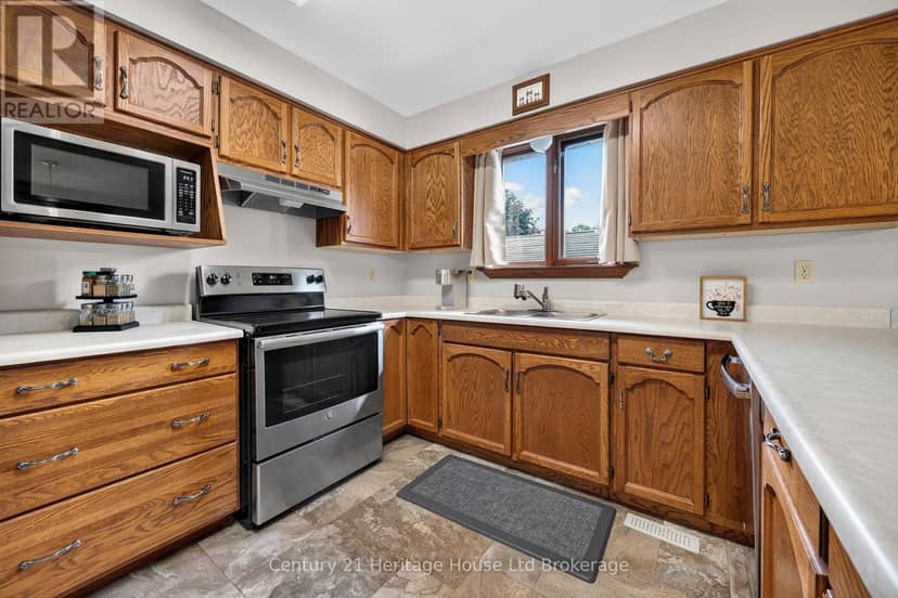 174 Metcalfe Street — photo 11 of 37