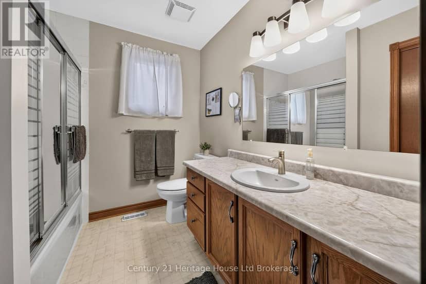 174 Metcalfe Street — photo 19 of 37
