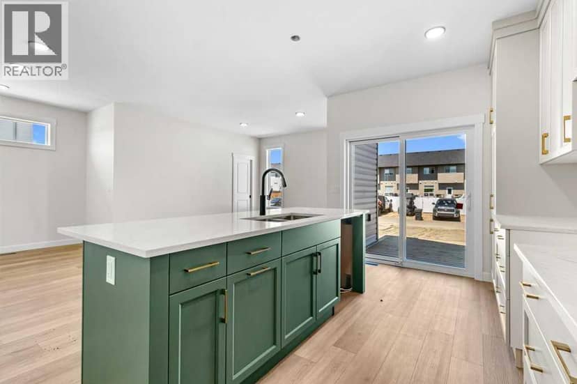 25 Ian Way — photo 12 of 22