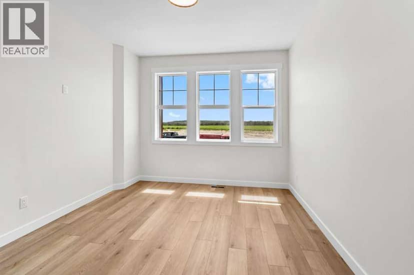 25 Ian Way, Sylvan Lake, photo 3