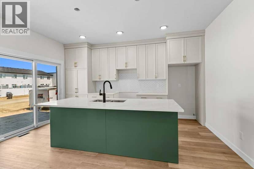 25 Ian Way — photo 9 of 22