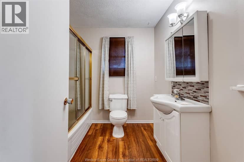 109 Erie STREET North — photo 18 of 40