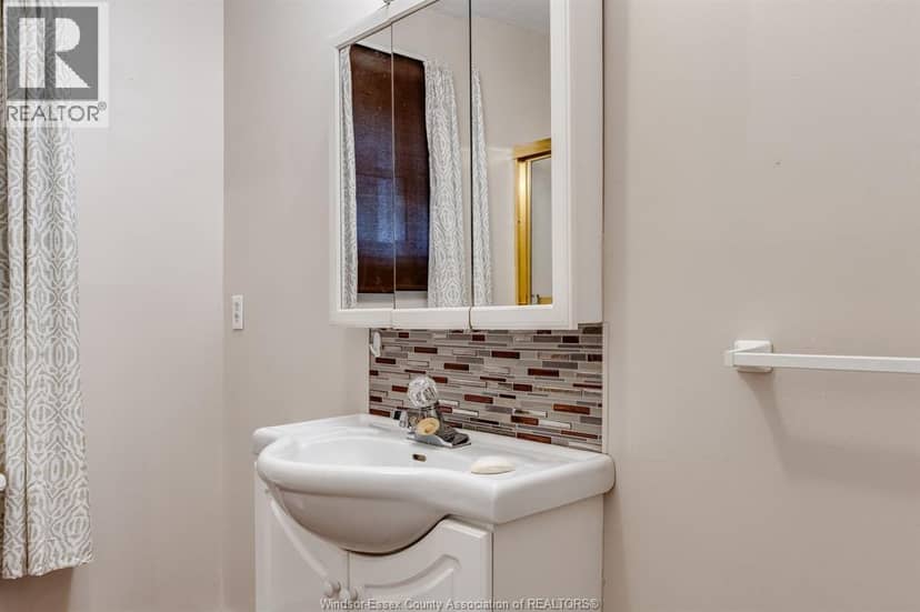 109 Erie STREET North — photo 19 of 40