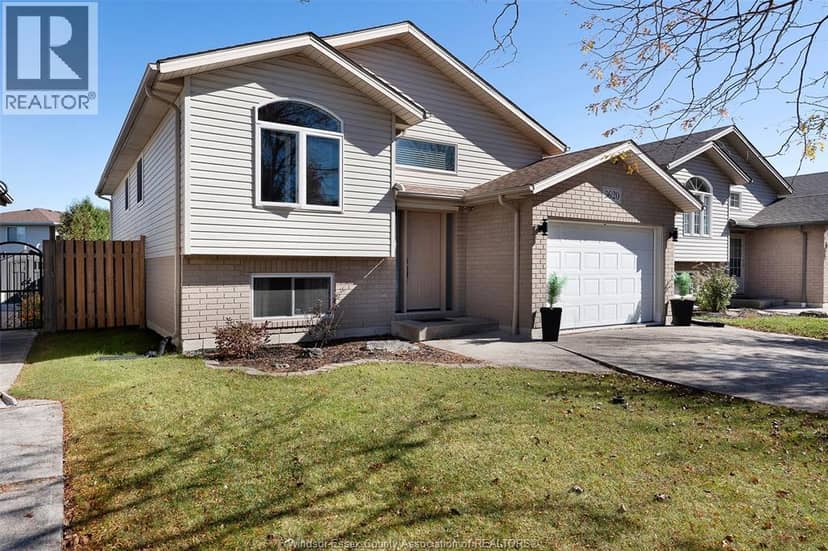 3620 Shinglecreek Court, Windsor, photo 2