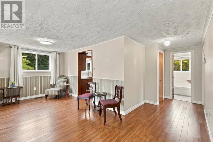 207 Main Road — photo 13 of 40