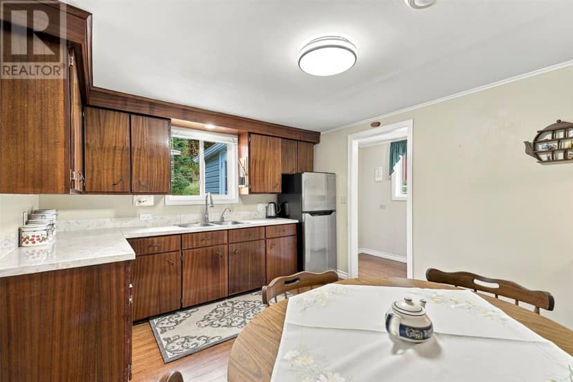 207 Main Road — photo 11 of 40