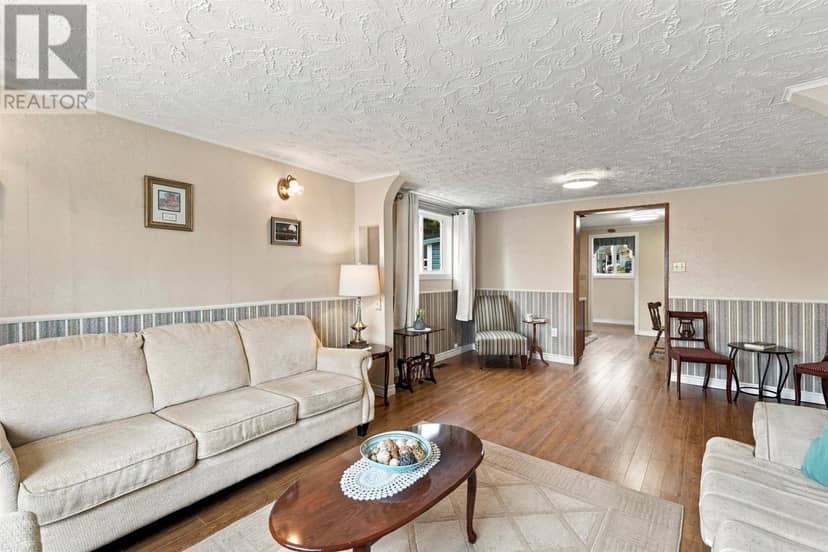 207 Main Road — photo 17 of 40
