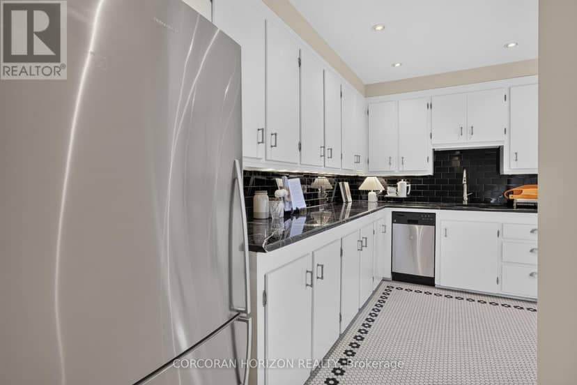 27 Armour Boulevard — photo 18 of 29