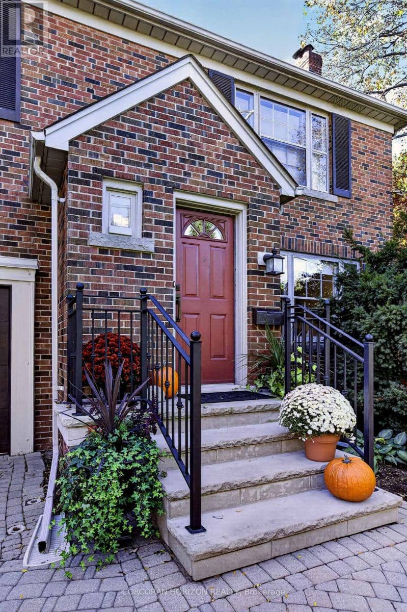 27 Armour Boulevard, Toronto, photo 2
