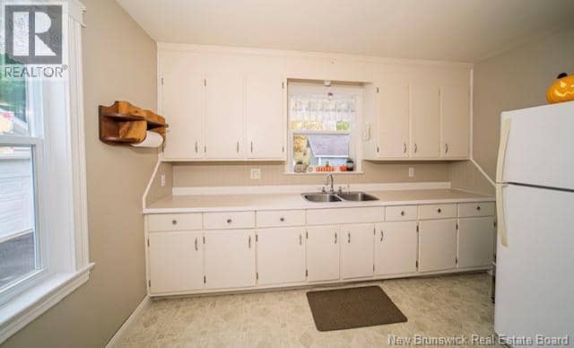 141 Claremont Drive — photo 5 of 33