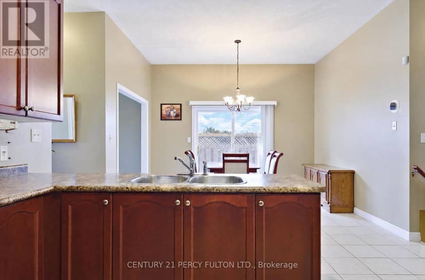 7 Bridlewood Boulevard — photo 12 of 40