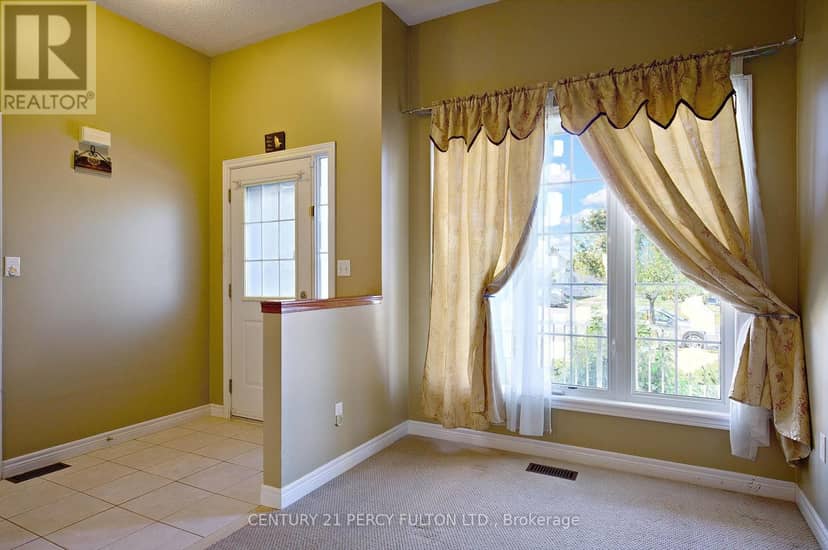 7 Bridlewood Boulevard, Whitby, photo 5