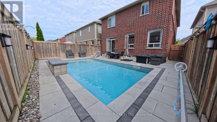 121 Blackwell Crescent, Oshawa, photo 2