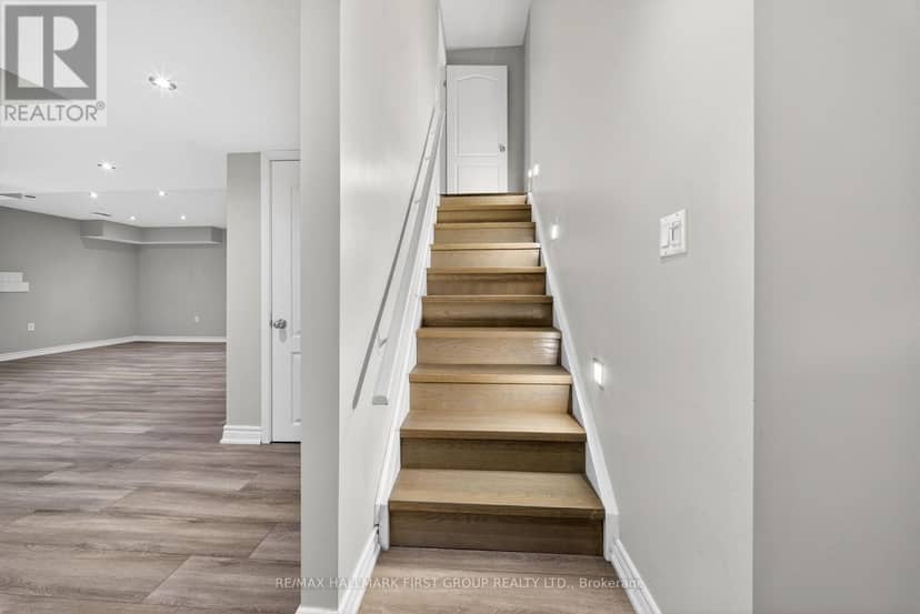 121 Blackwell Crescent — photo 33 of 40