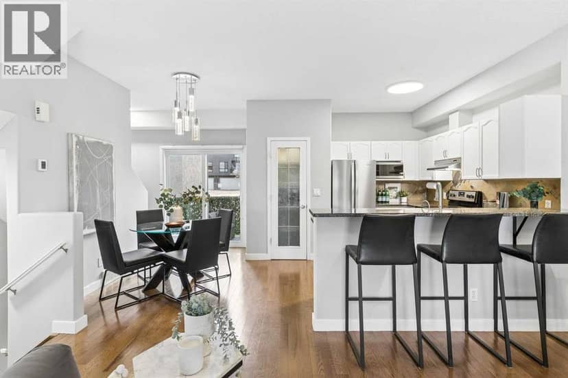 2405 17 Street SW — photo 14 of 40