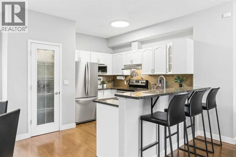 2405 17 Street SW — photo 10 of 40