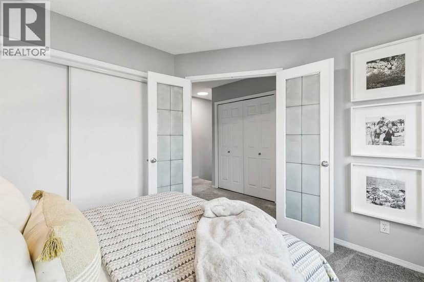 2405 17 Street SW — photo 18 of 40