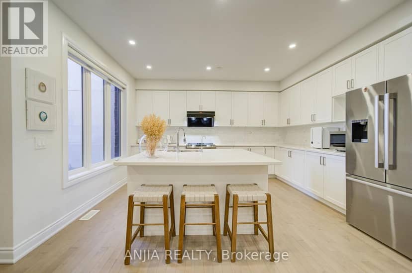 107 Guardhouse Crescent — photo 13 of 40