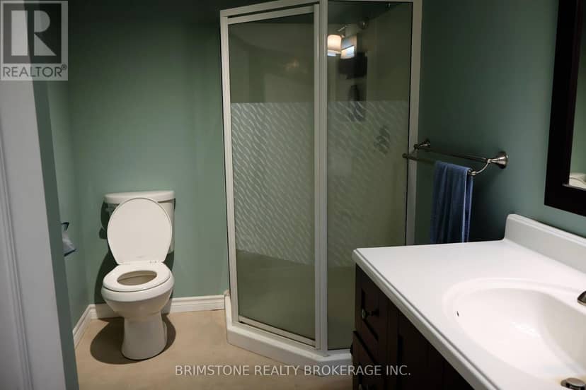 204 Pickett Crescent — photo 10 of 25