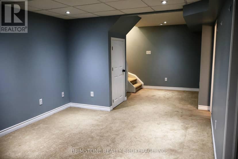 204 Pickett Crescent — photo 11 of 25