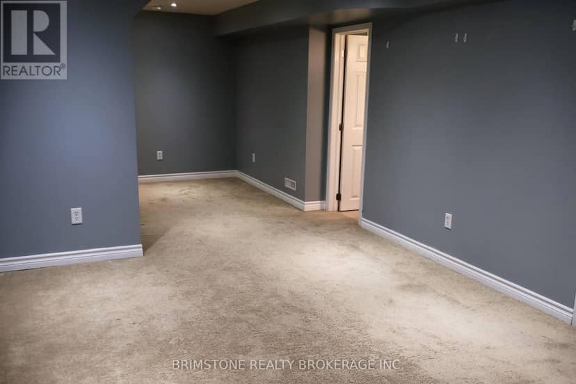 204 Pickett Crescent — photo 12 of 25