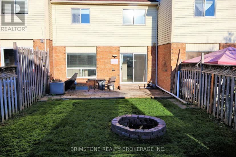 204 Pickett Crescent — photo 13 of 25