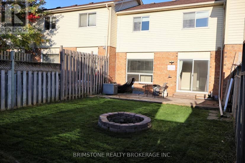 204 Pickett Crescent — photo 14 of 25