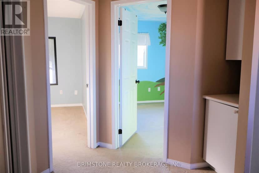 204 Pickett Crescent — photo 17 of 25