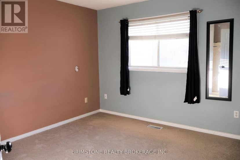 204 Pickett Crescent — photo 20 of 25