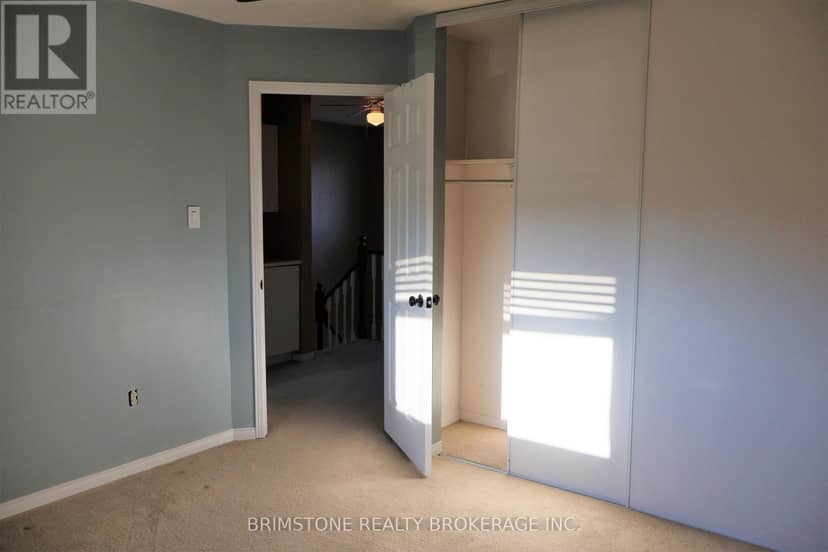 204 Pickett Crescent — photo 21 of 25