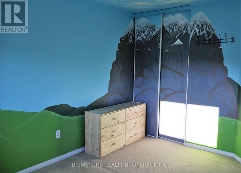 204 Pickett Crescent — photo 24 of 25