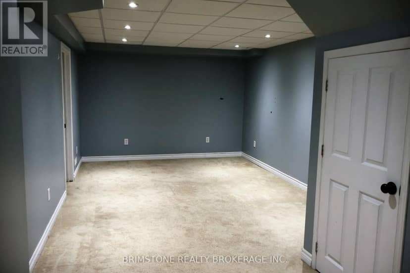 204 Pickett Crescent — photo 9 of 25