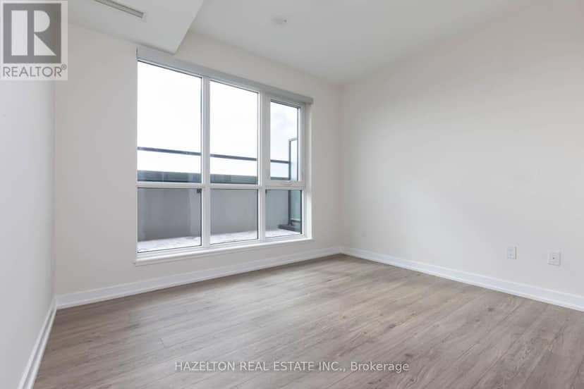905 - 2300 St. Clair Avenue W — photo 15 of 33