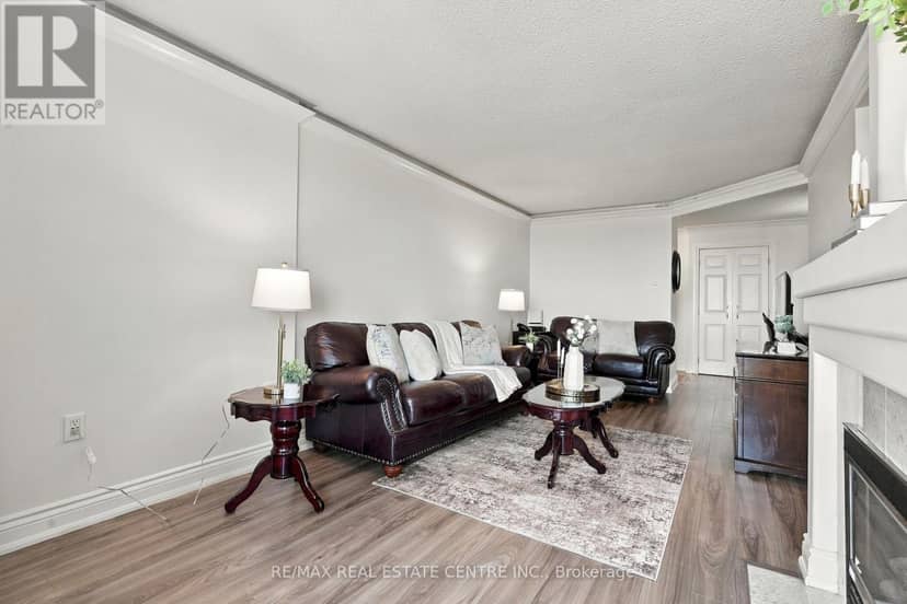 1110 - 355 Rathburn Road E — photo 15 of 38
