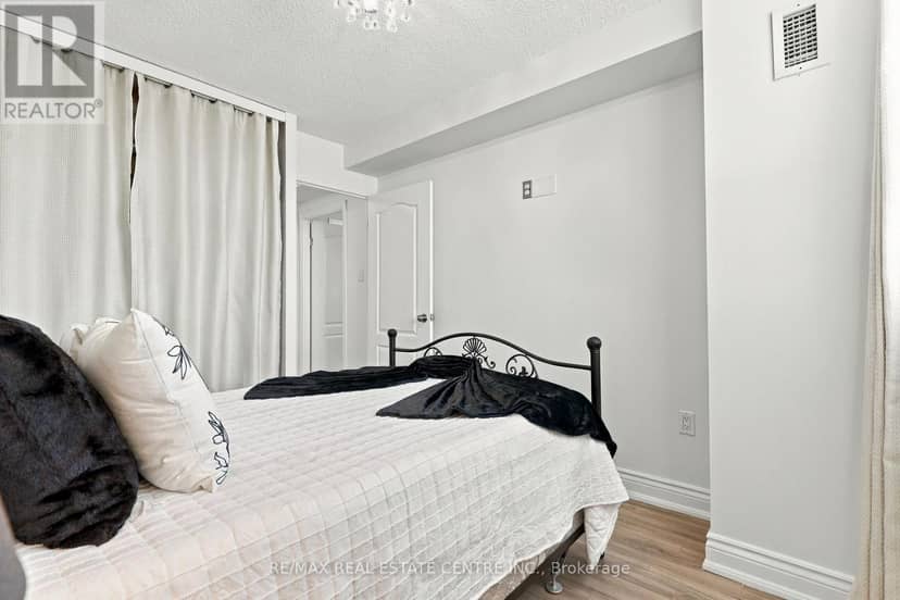 1110 - 355 Rathburn Road E — photo 24 of 38