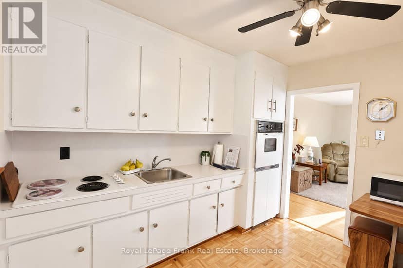 230 Euclid Avenue, Peterborough, photo 8