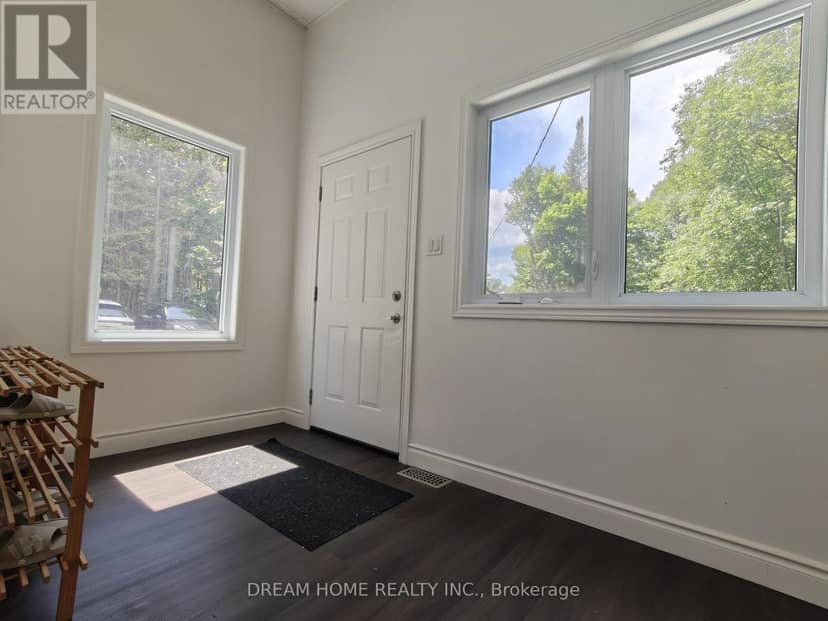 150 Hillside Lake Road, North Bay, photo 2