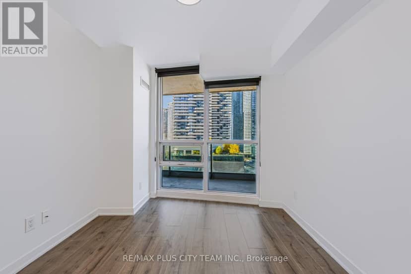 1502 - 33 Bay Street — photo 20 of 40