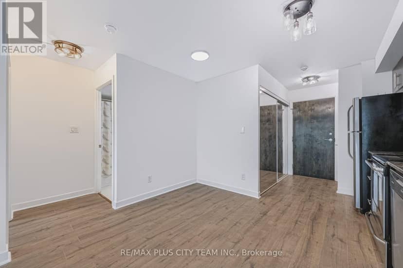 1502 - 33 Bay Street — photo 11 of 40