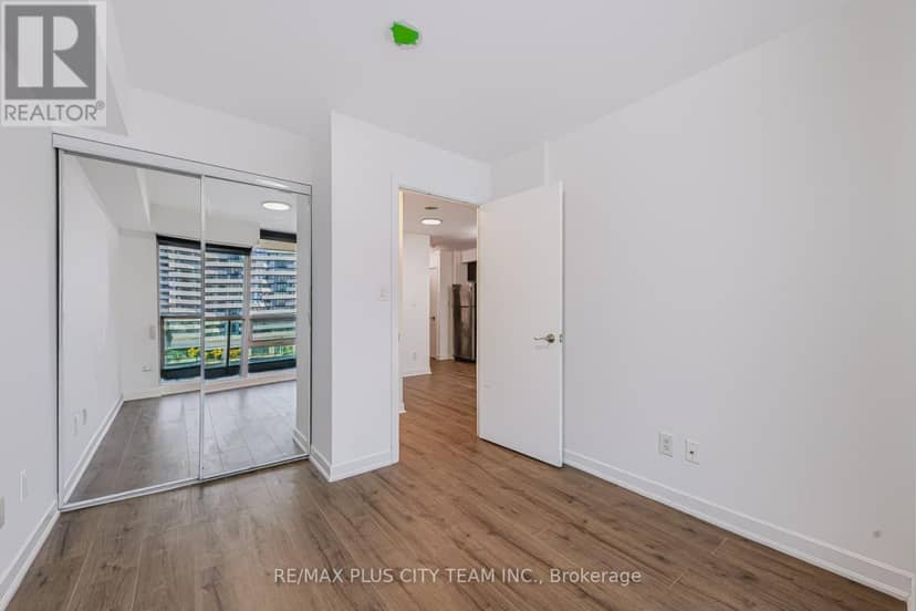 1502 - 33 Bay Street — photo 22 of 40